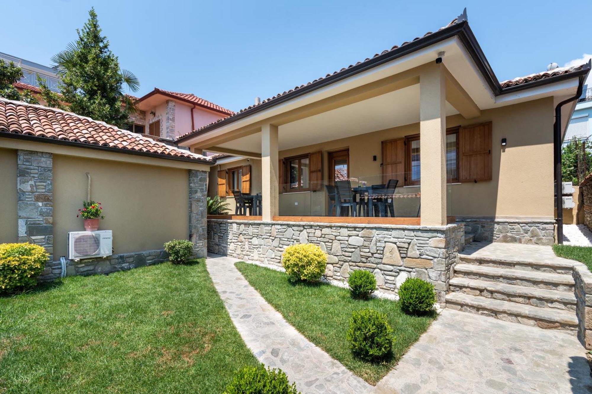 Zoi A To Remember I Located Inside The Castle Of Elbasan, On A Historic Road Via Egnatia I Homemade Breakfast * Elbasan