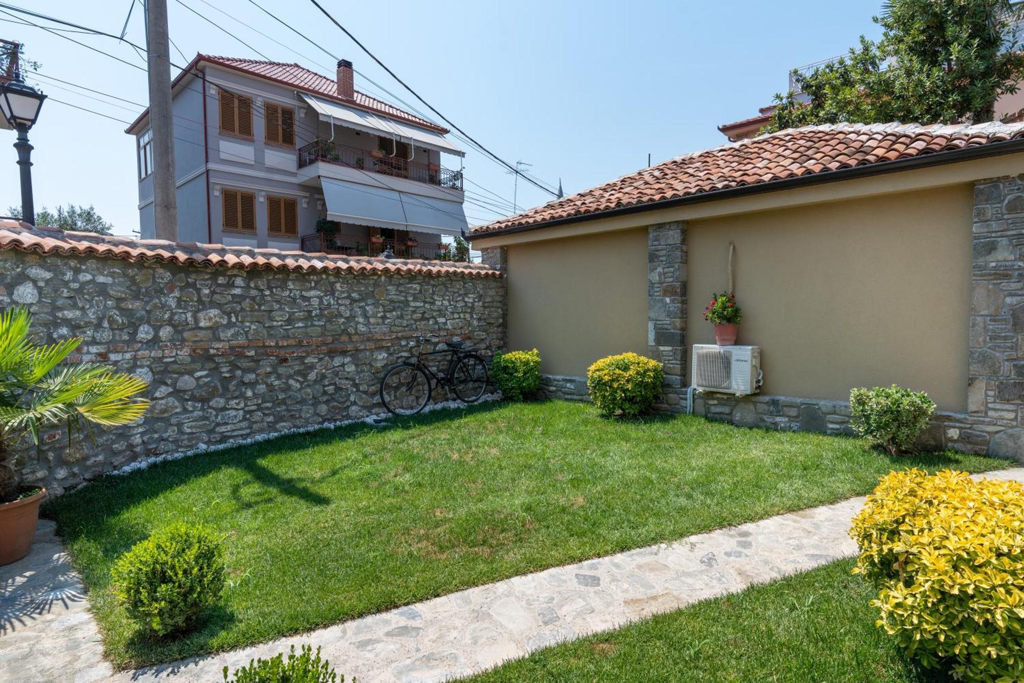 Zoi A To Remember I Located Inside The Castle Of Elbasan, On A Historic Road Via Egnatia I Homemade Breakfast Hotel *